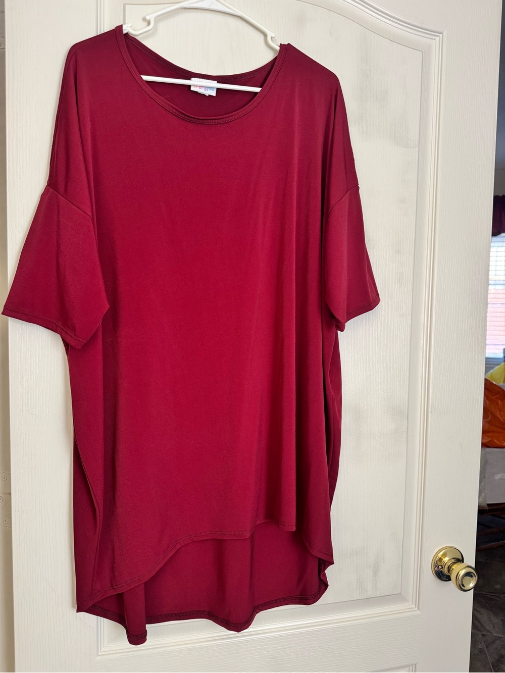 LuLaRoe Short Sleeve Crewneck Top in Burgundy
